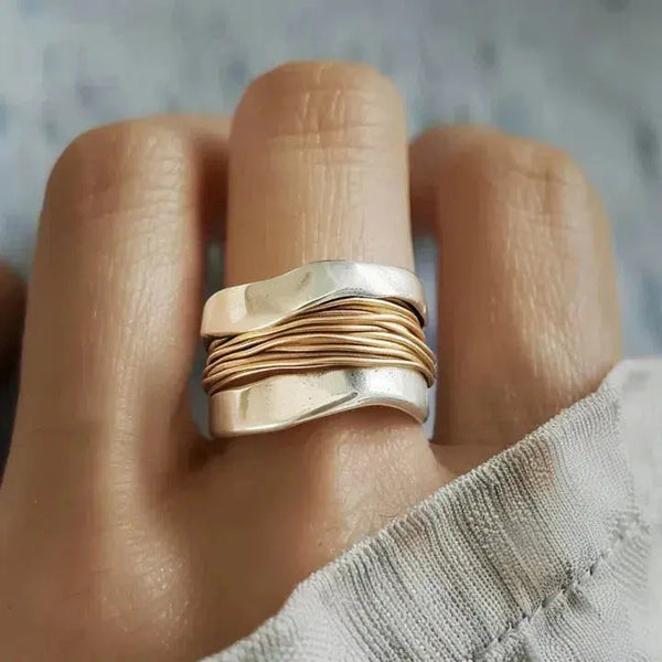 Zilveren ring met gouden draad
