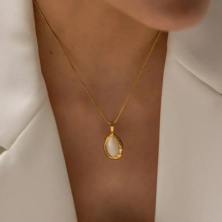 Gouden Verguld Collier met Ovale Kattenoog Opale