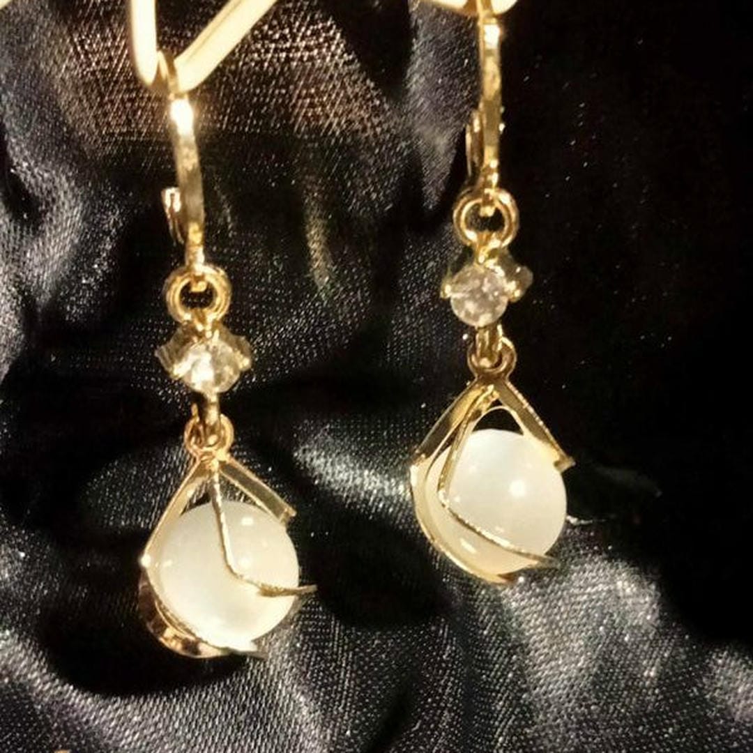 Witte Opal Dangle Oorbellen